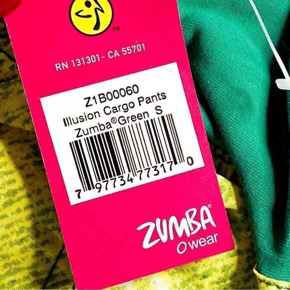 Zumba Fitness NWT! Women's Illusion Cargo Pants in Neon Green Size Small - Picture 6 of 7